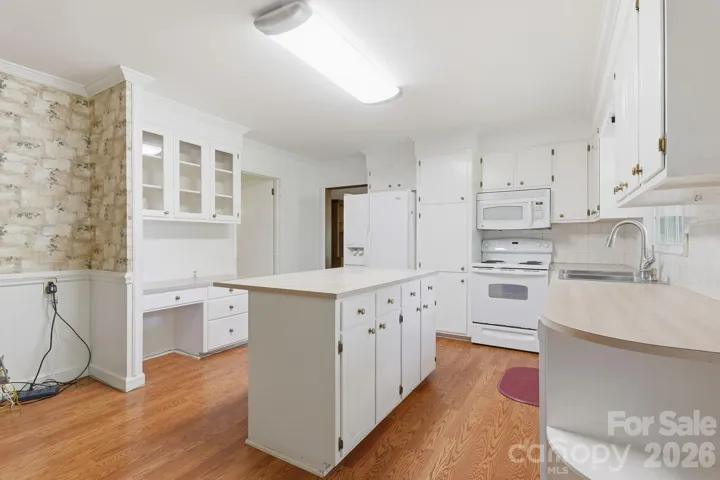 Build in desk and china cabinet in kitchen