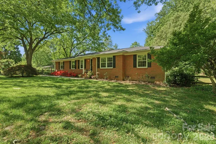 You don't find properties like this in the city often.