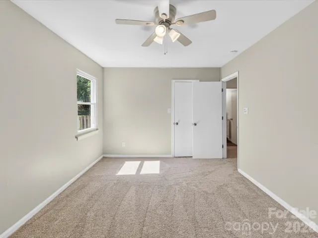 Second bedroom (Alternate view)