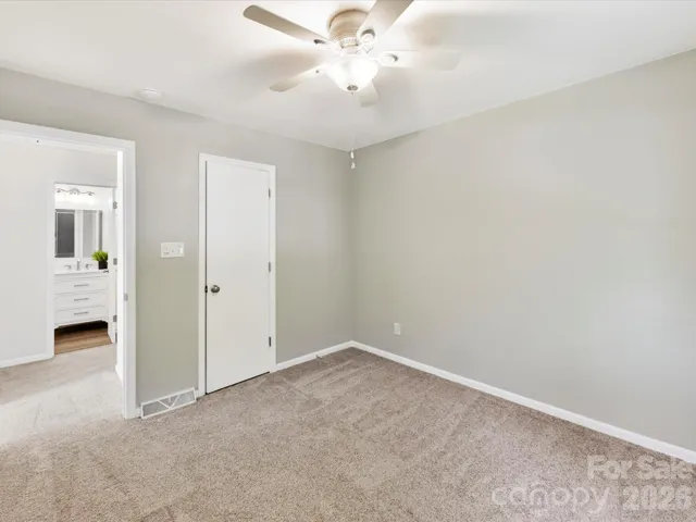 Third bedroom (alternate view)