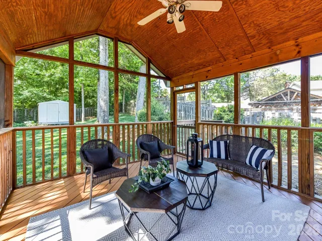 Screened in porch