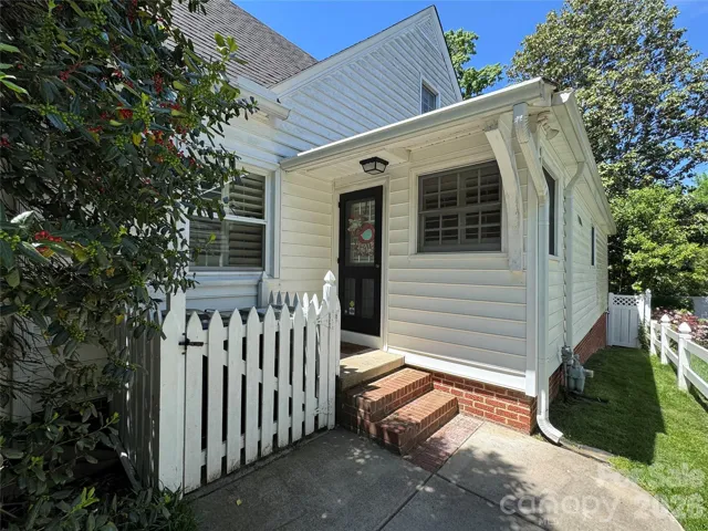 Kitchen entry is tucked away but makes getting groceries inside a breeze! 