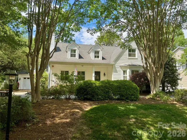 The circle drive is perfect for easy in and out access, but also provides extra parking spaces when entertaining. 