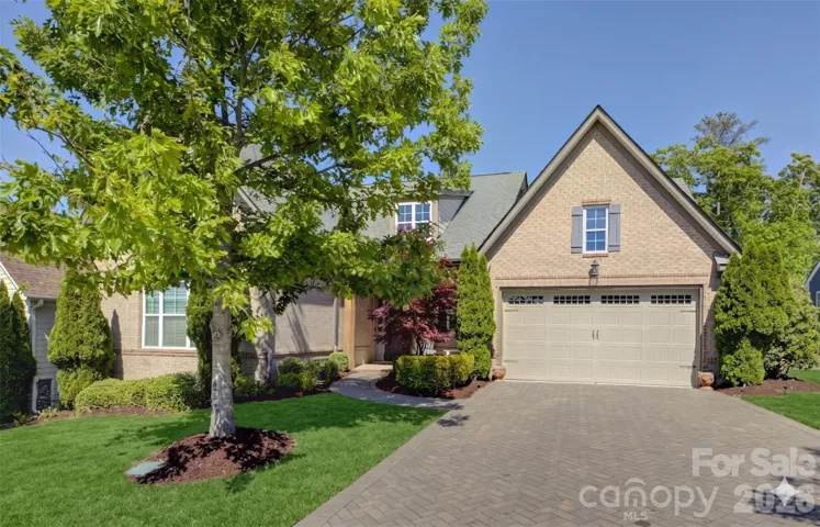 Stunning golf course home