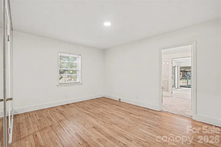 Bedroom with direct access to bathroom