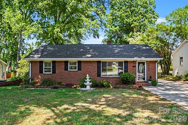 Charming ranch minutes to uptown Charlotte!  Move right in to this charmer with new roof, refreshed front exterior, refinished flooring, new carpet, and updated bathrooms. 