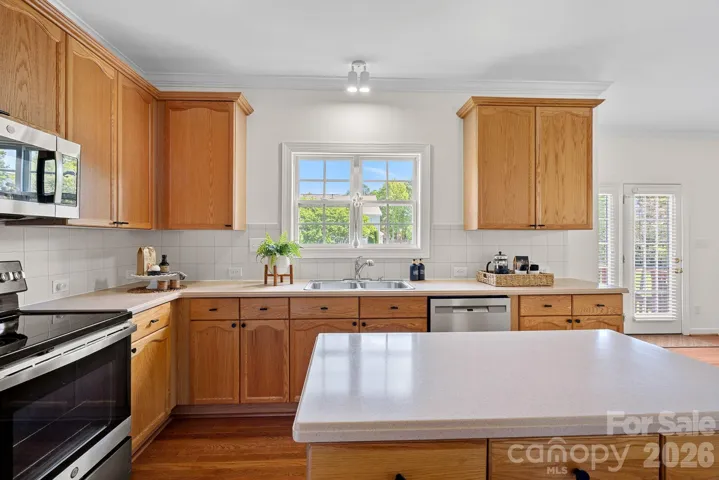 Natural light throughout