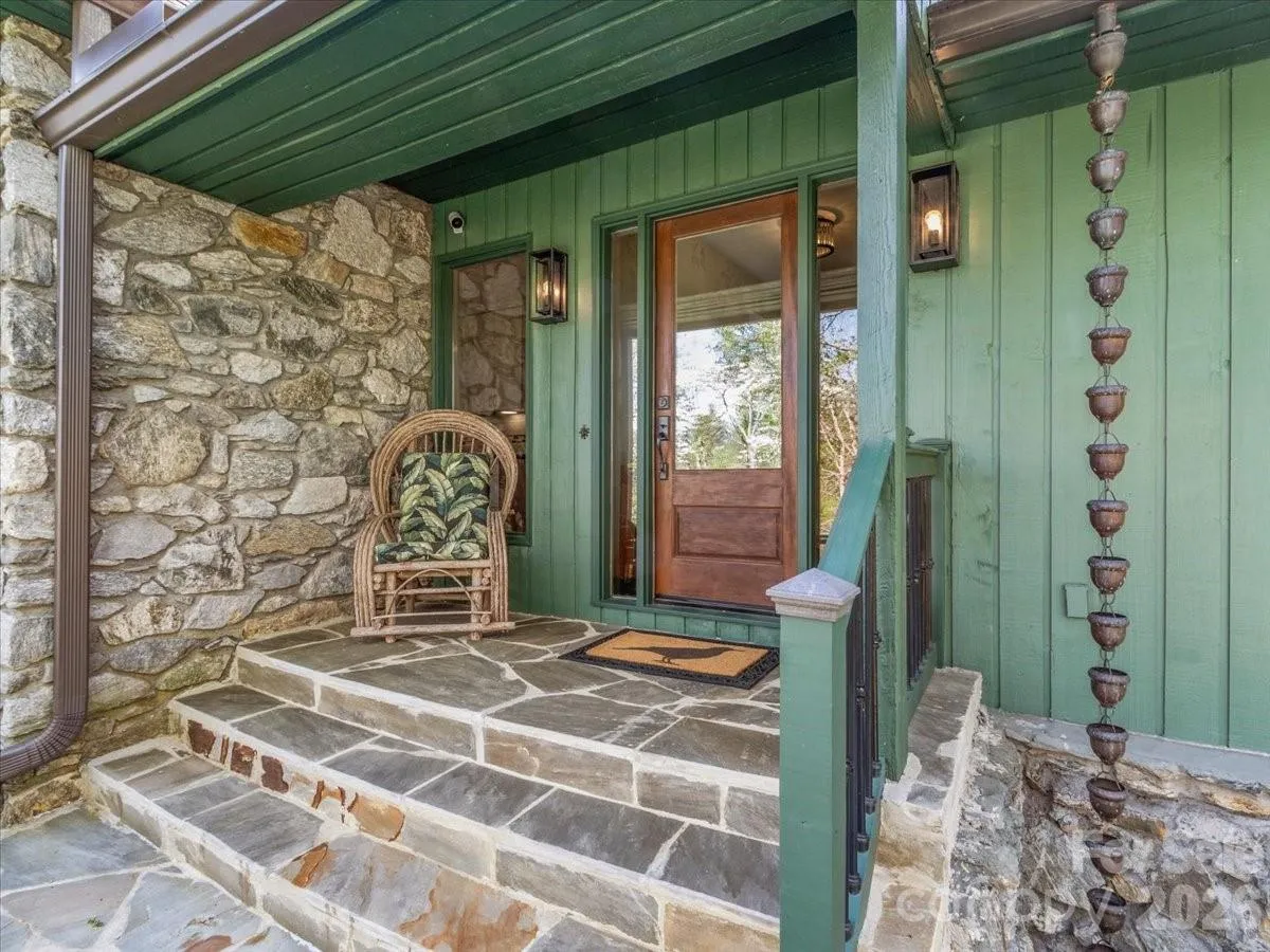 68 Acorn Road, Asheville, North Carolina 28804