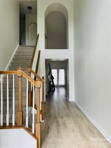 FOYER ENTRY