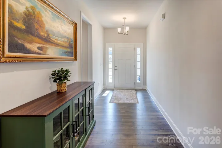 Wide foyer/entry way