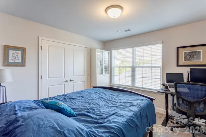 Upstairs guest bedroom/bedroom 4 with access to full bath