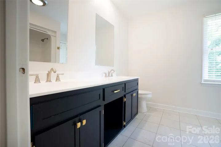 Secondary bath upstairs 
