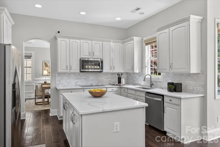 Beautifully updated kitchen