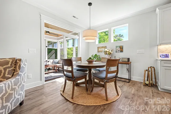 Cosy breakfast nook open to the outside rear porch