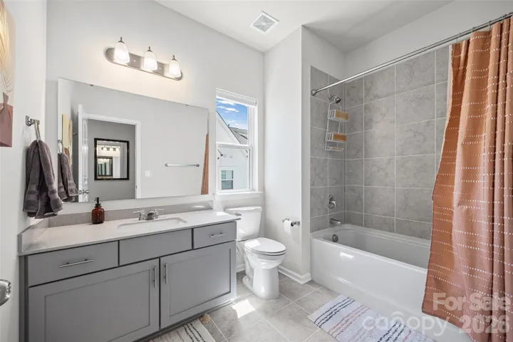 Upstairs Full-Bath