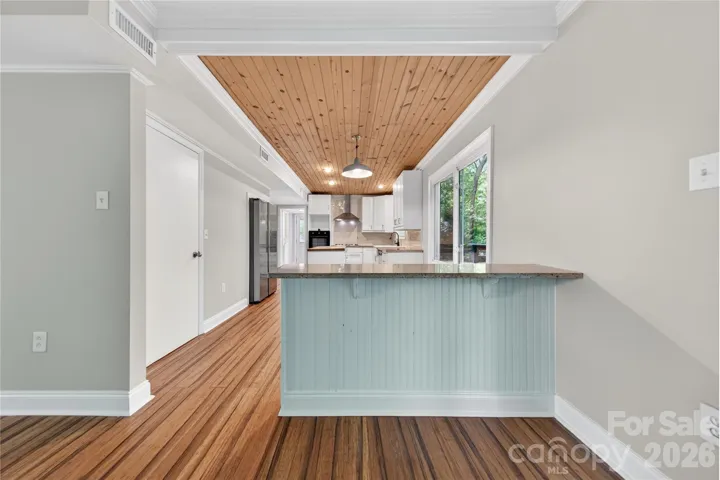 Craftsman Breakfast Bar