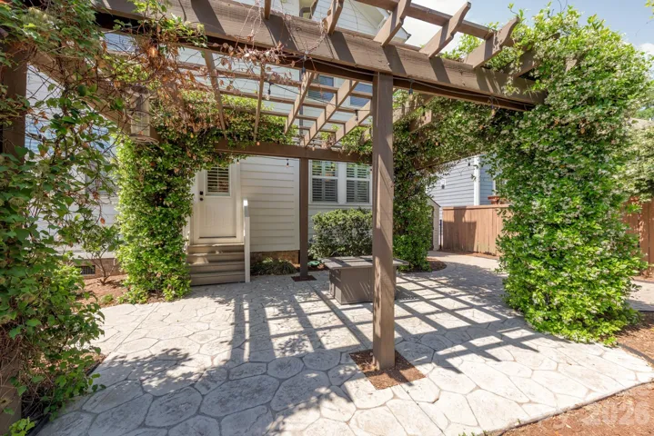 Back patio with pergola 