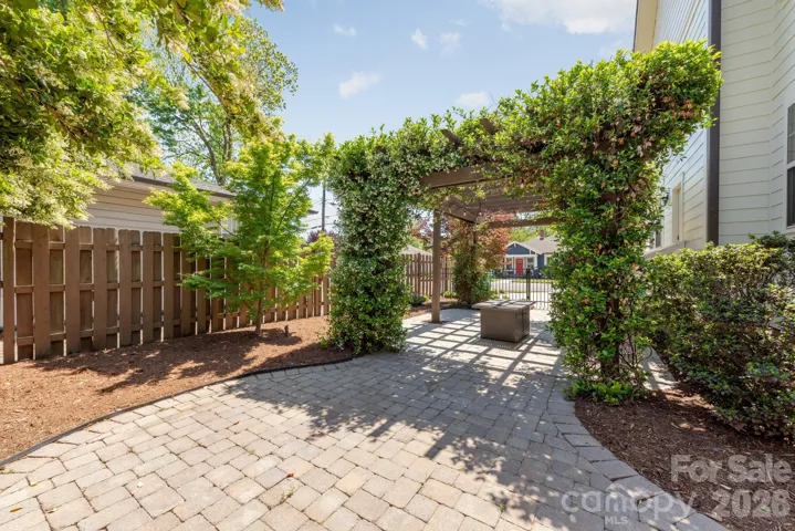 Back patio with pergola 