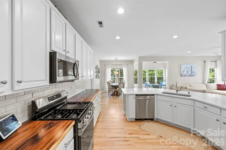 Open, sunny and welcoming!