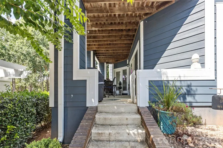 Private patio entry