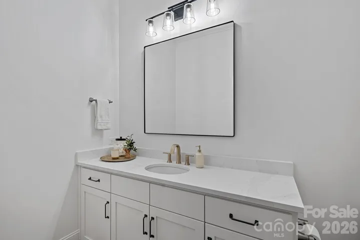 Ensuite bath for guest bedroom