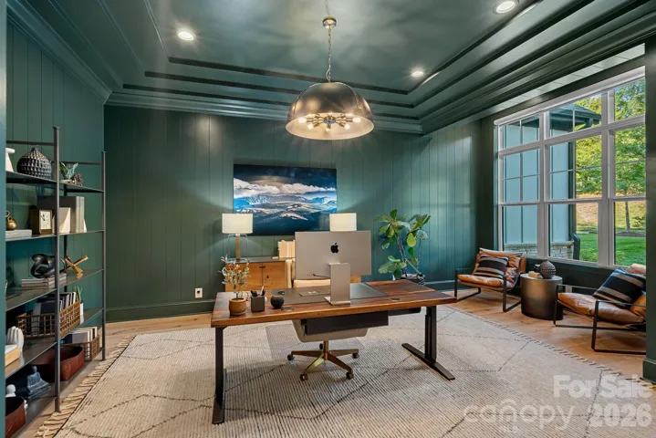 Designer details in the main home office