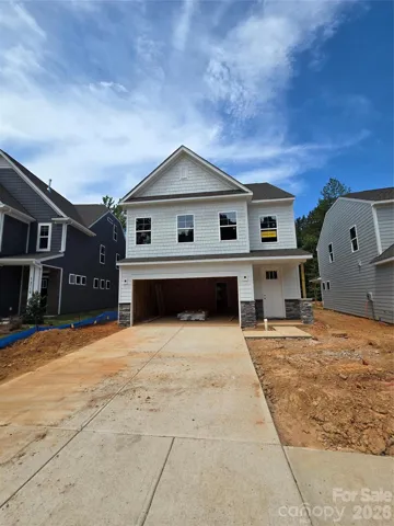 Homesite 35 features a Clayton E floorplan