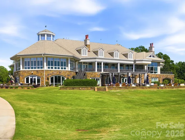 Minutes from the Peninsula golf course