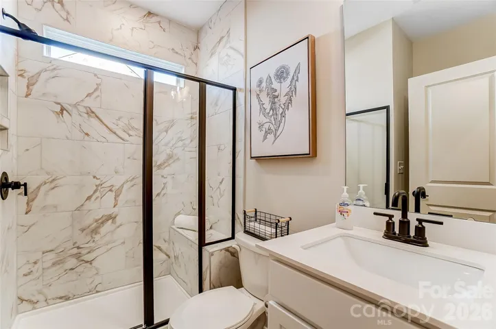 Guest bath on the main