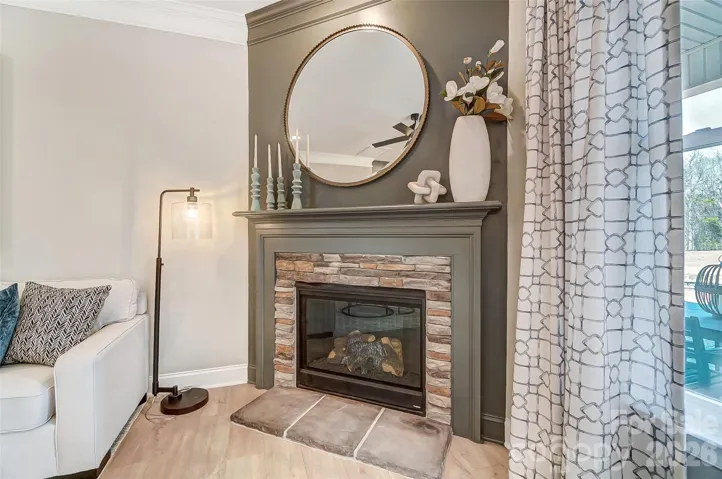 Gas fireplace