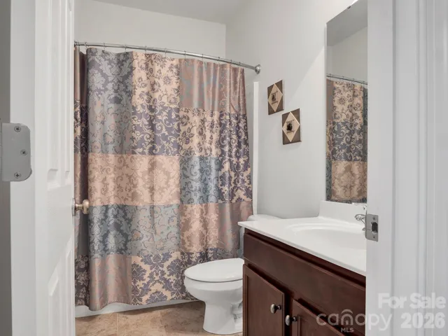 Upstairs full bathroom