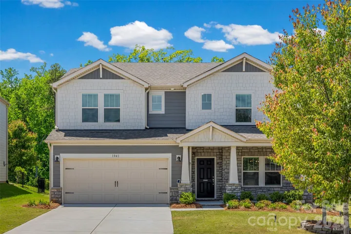 Welcome to 1041 Amberley Crossing Drive!