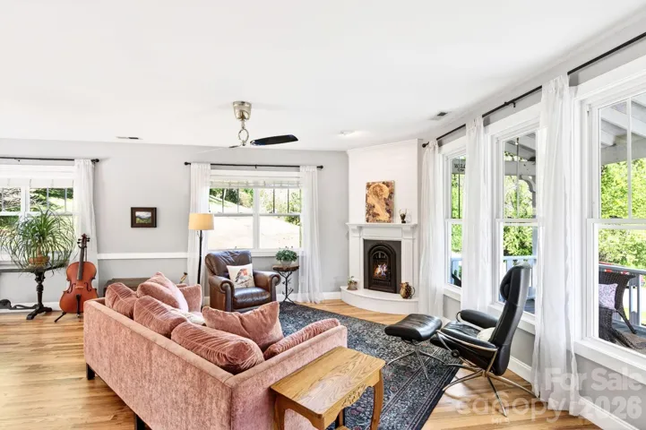 Floor to Ceiling Windows