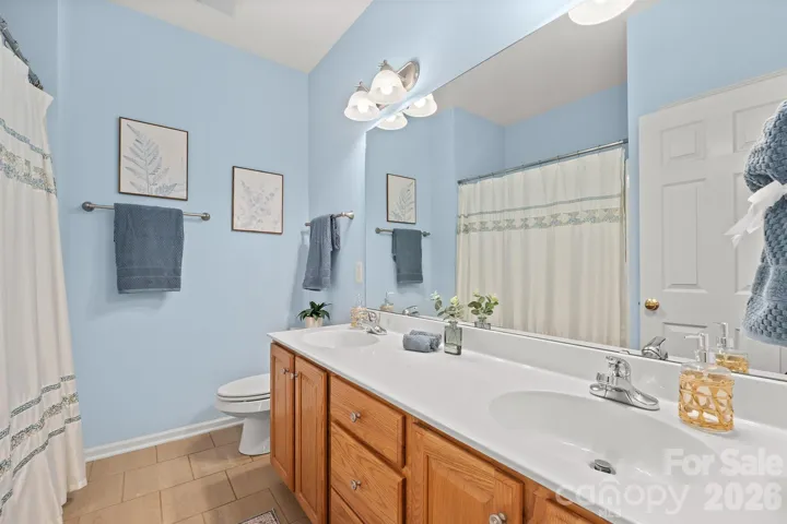 Upstairs full bathroom