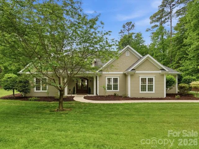 Welcome home to lake life!