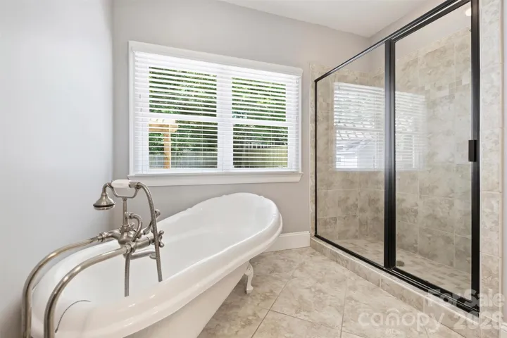 Soaking Tub | Walk-in shower