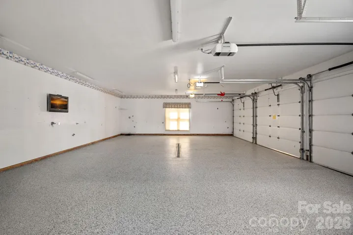 DETACHED 3 CAR GARAGE 29' X 48' 