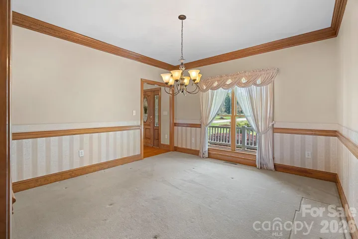 FORMAL DINING