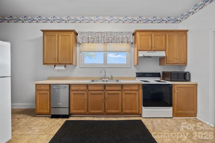 KITCHENETTE IN DETACHED GARAGE