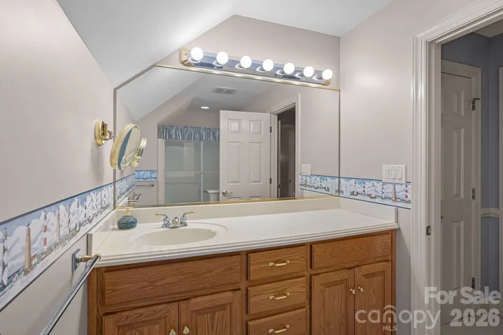 UPPER LEVEL BATHROOM