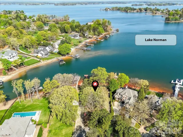 Ideal location near Lake Norman hot spots, offering convenient access to popular dining, shopping, marinas, and waterfront attractions.