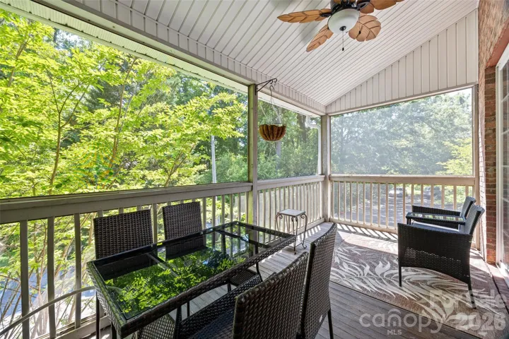 Screen porch