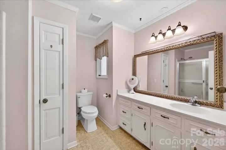 Hallway Full Bathroom