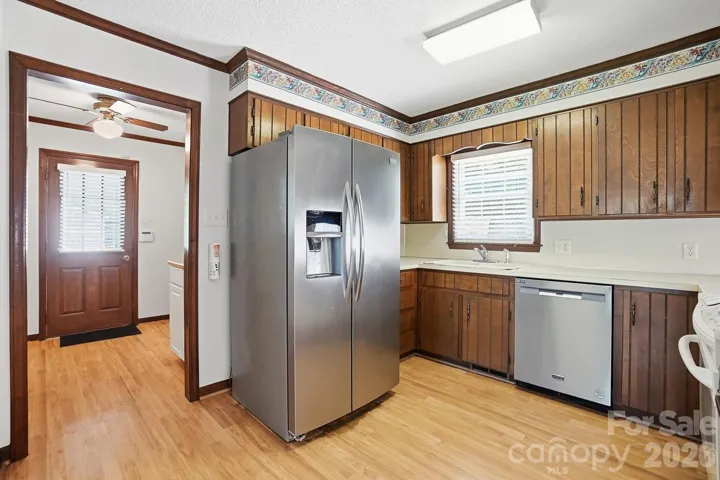 main level access from carport
