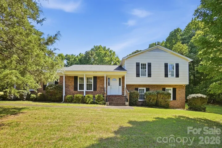 1890 Country Manor Lane