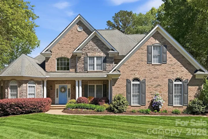 Welcome to 7142 Three Wood Dr., Matthews, located in the the lovely Emerald Lake neighborhood!