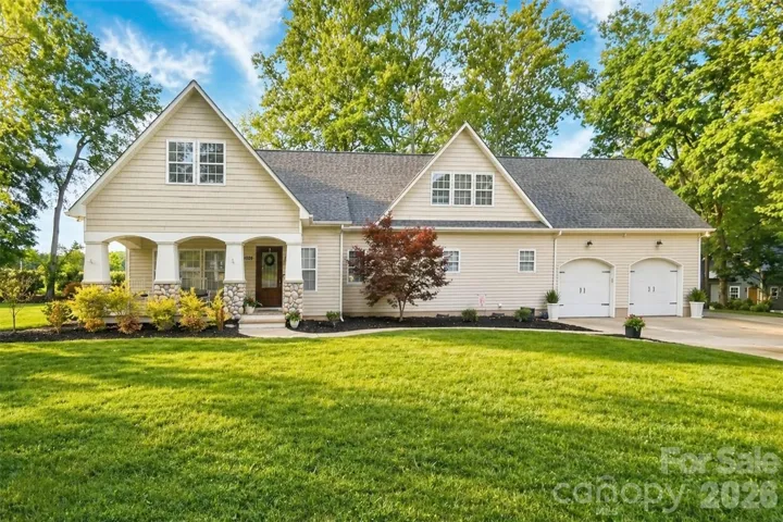 4484 Ranchway Dr.