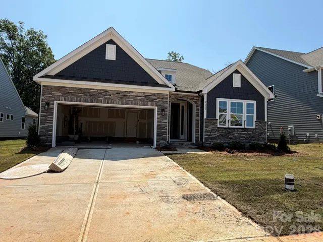 Homesite 130 features an Avery F floorplan