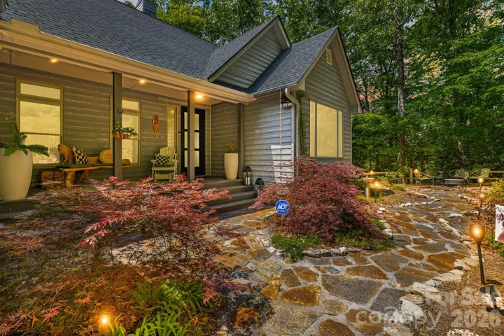 Welcome to 5 Saddle Ridge