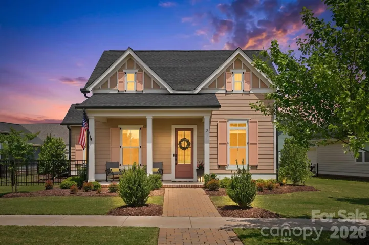 RARE find! one-level living in Riverwalk!